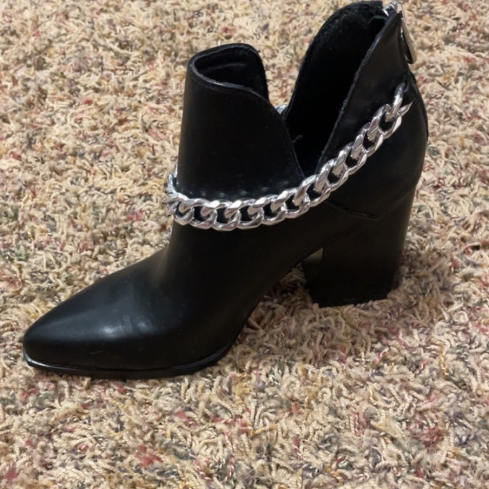 Black booties with heel